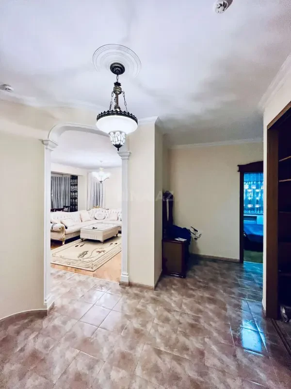 Kirayə verilir 4 otaqlı mənzil 145 m²