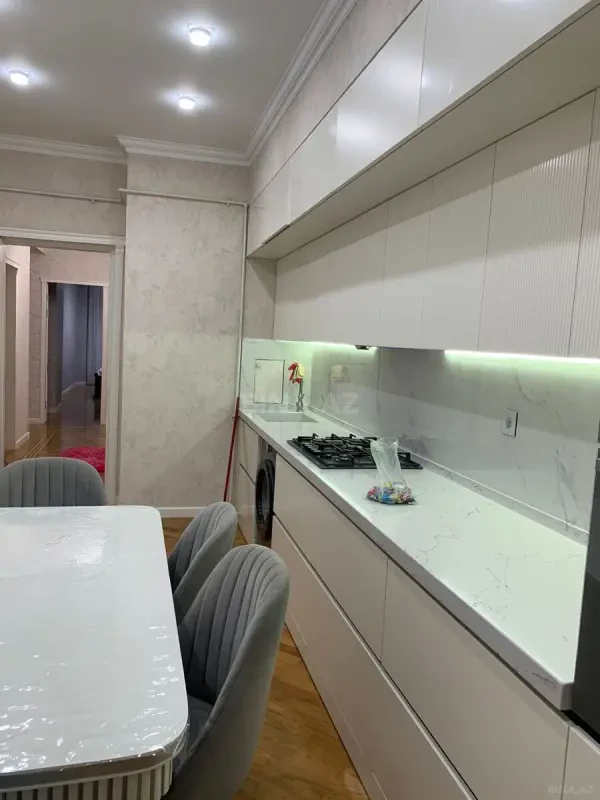 Kirayə verilir 4 otaqlı mənzil 150 m²
