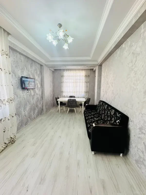 Kirayə verilir 2 otaqlı mənzil 90 m²