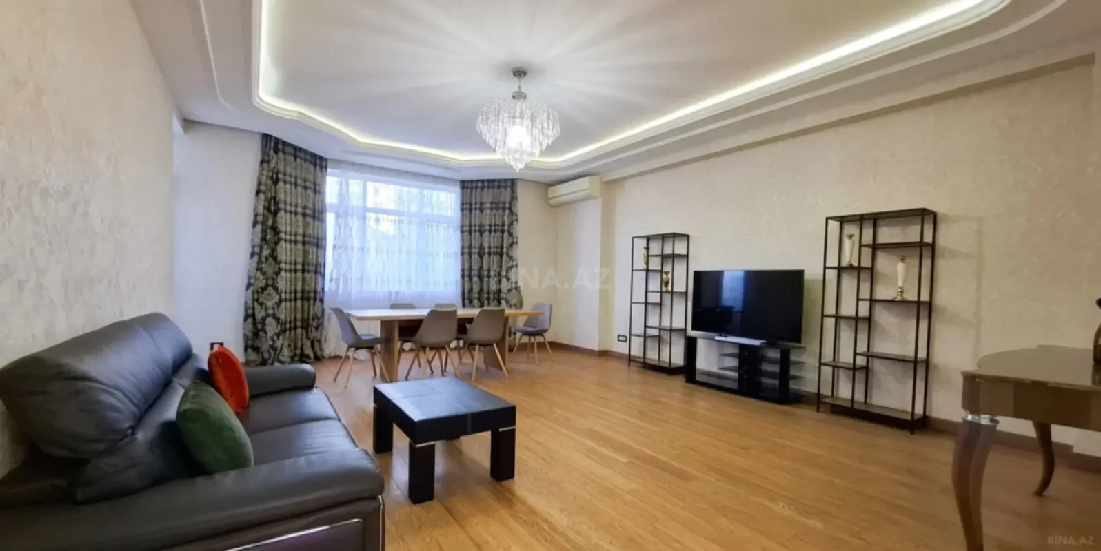 Satılır 4 otaqlı mənzil 180 m²
