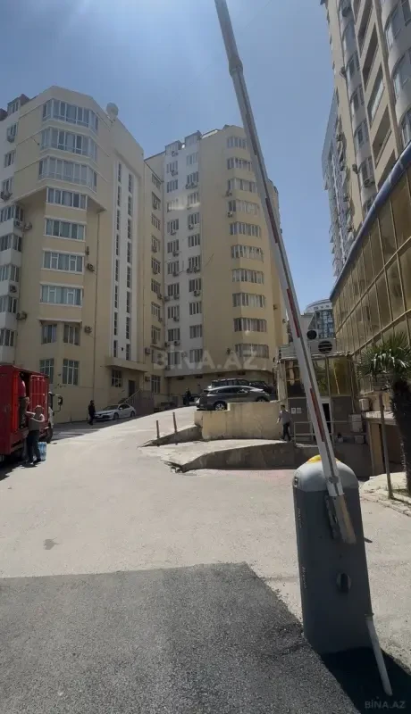 Satılır 4 otaqlı mənzil 170 m²