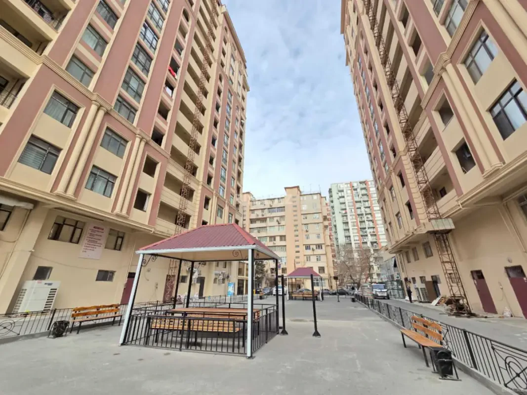 Satılır 3 otaqlı mənzil 112 m²