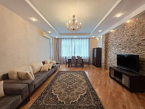 Kirayə verilir 3 otaqlı mənzil 140 m² — Bakı 3 otaq 140.00 m²