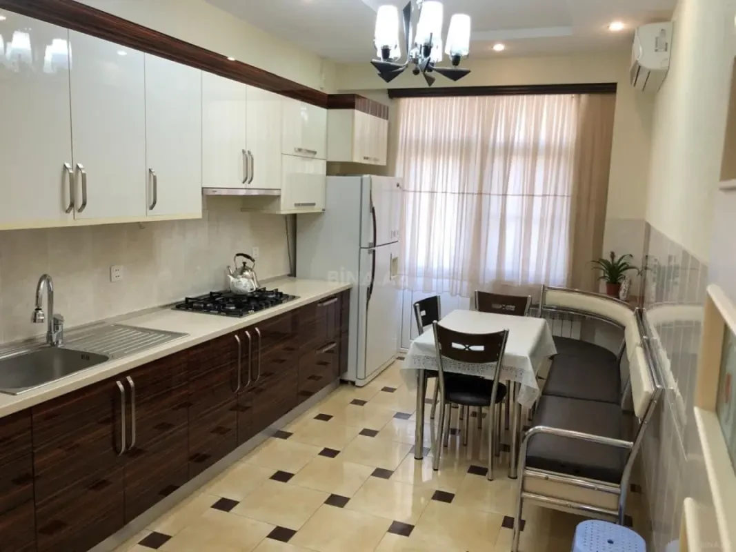 Kirayə verilir 3 otaqlı mənzil 120 m²