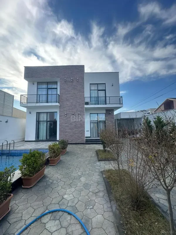 Kirayə verilir 4 otaqlı həyət evi 250 m²