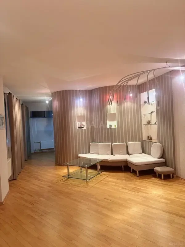 Satılır 3 otaqlı mənzil 118 m²