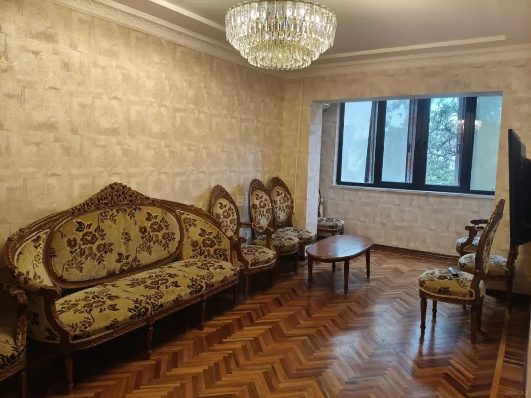 Kirayə verilir 4 otaqlı mənzil 100 m²