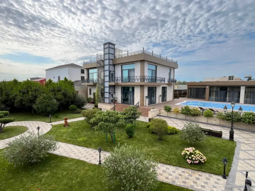 Kirayə verilir 9 otaqlı həyət evi 750 m²
