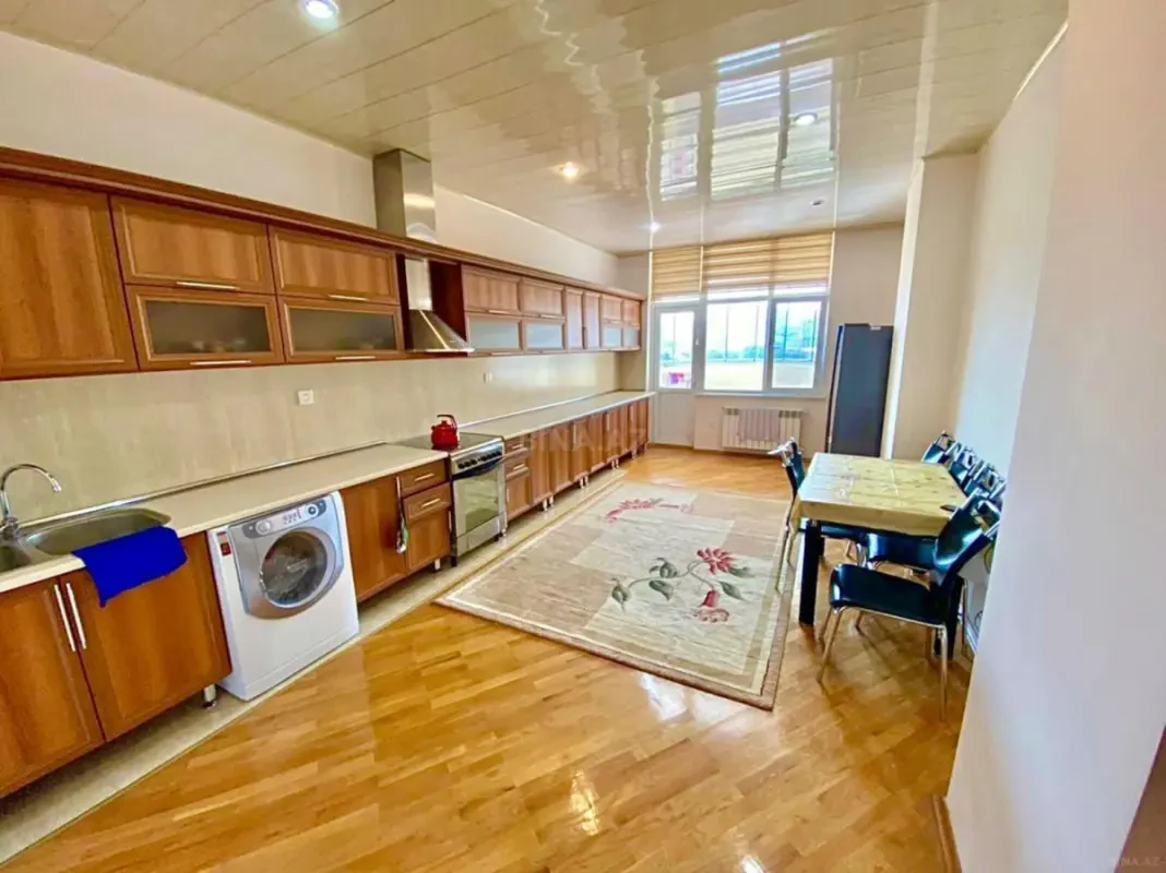 Satılır 3 otaqlı mənzil 200 m²
