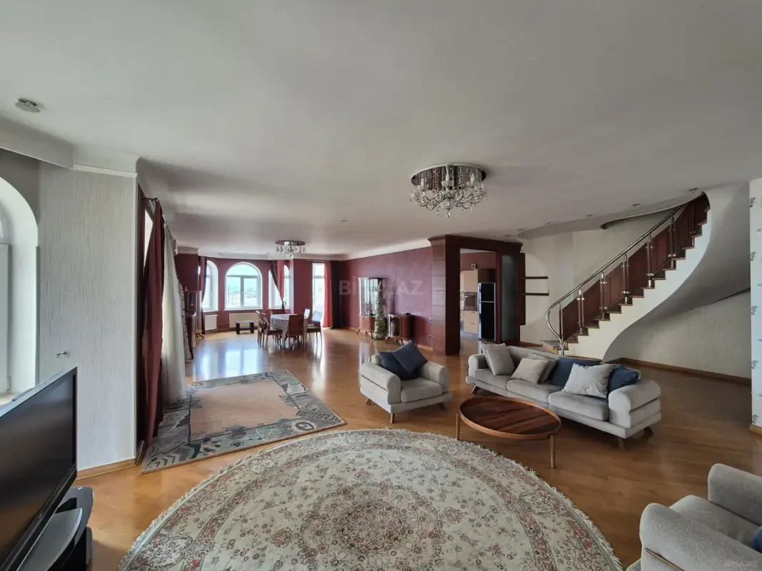 Kirayə verilir 5 otaqlı mənzil 340 m²