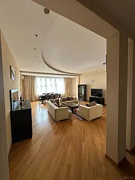 Kirayə verilir 4 otaqlı mənzil 200 m² — Bakı 4 otaq 200.00 m²