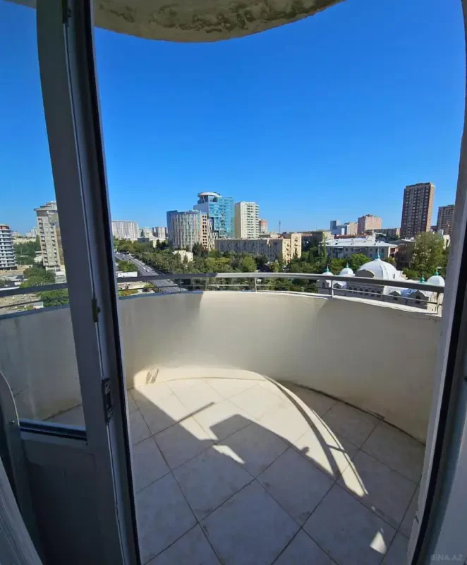 Kirayə verilir 3 otaqlı mənzil 159 m²