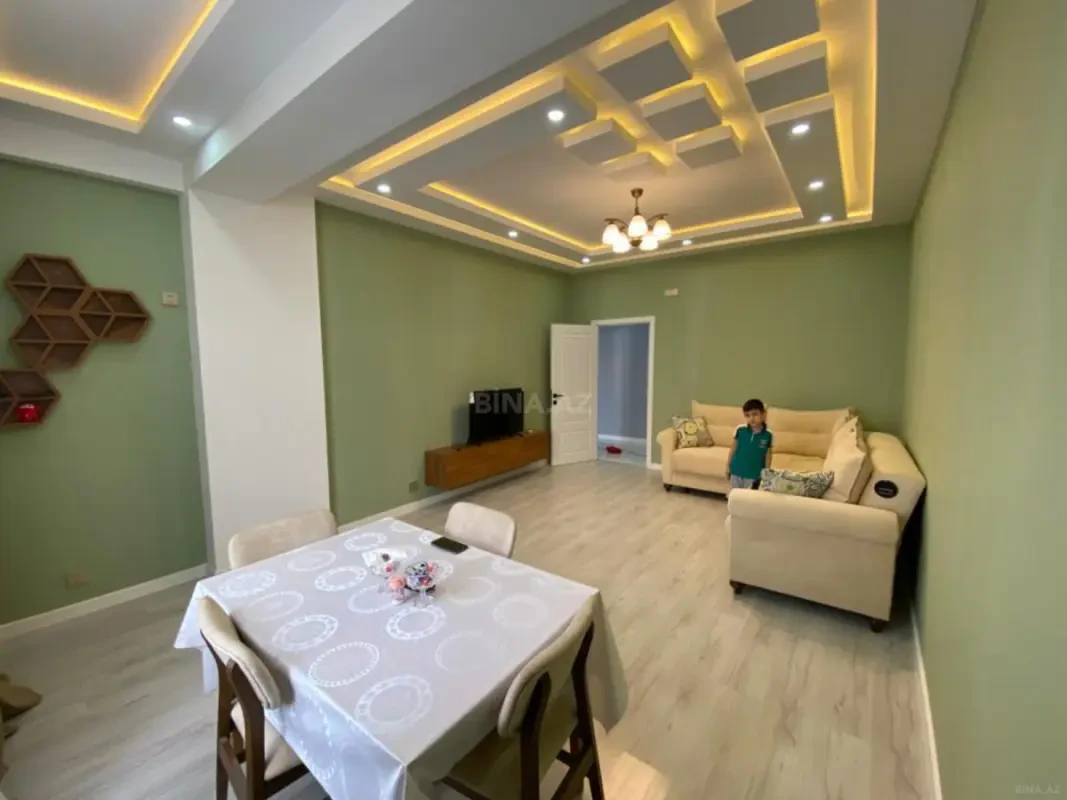Kirayə verilir 2 otaqlı mənzil 84 m²