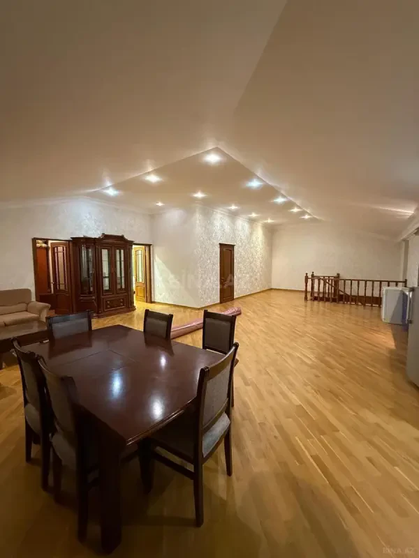 Kirayə verilir 5 otaqlı mənzil 250 m²