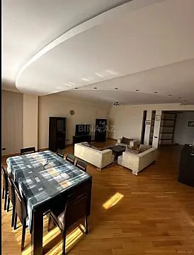 Kirayə verilir 4 otaqlı mənzil 200 m² — Bakı, Nizami 4 otaq 200.00 m²