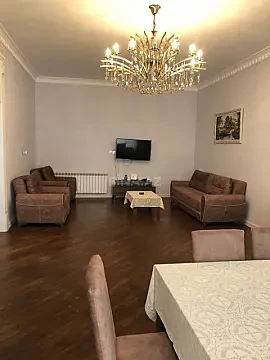 Kirayə verilir 5 otaqlı həyət evi 300 m² — Bakı, Badamdar 5 otaq 300.00 m²