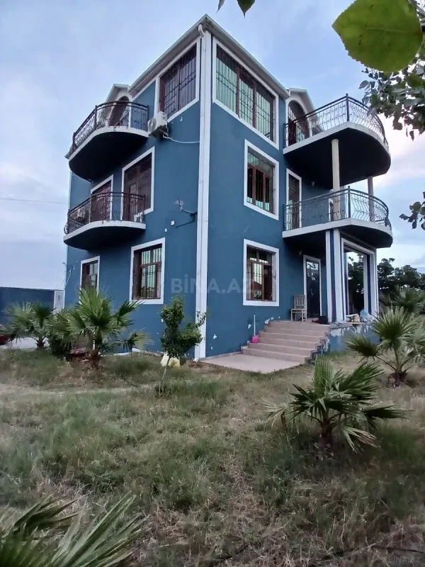 Kirayə verilir 4 otaqlı həyət evi 300 m²