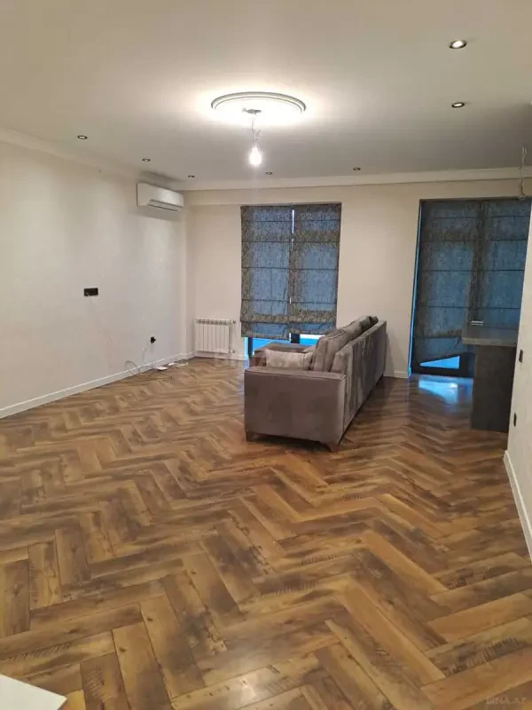 Kirayə verilir 2 otaqlı mənzil 106 m²