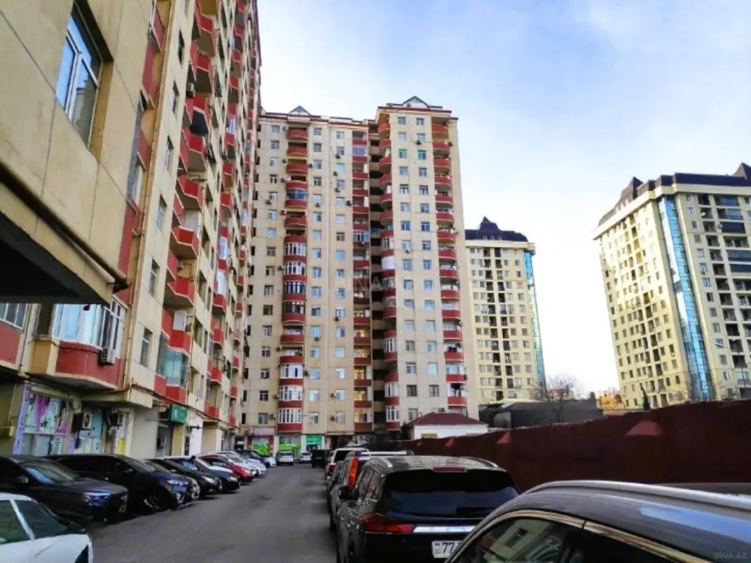 Satılır 4 otaqlı mənzil 155 m²