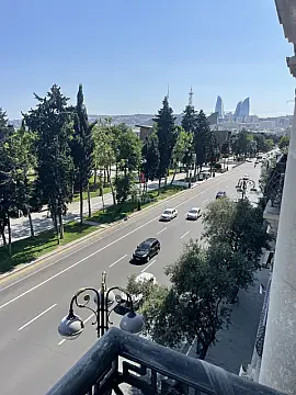 Kirayə verilir 3 otaqlı mənzil 80 m² — Bakı, Sahil qəs. 3 otaq 80.00 m²