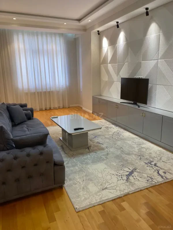 Kirayə verilir 2 otaqlı mənzil 96 m²
