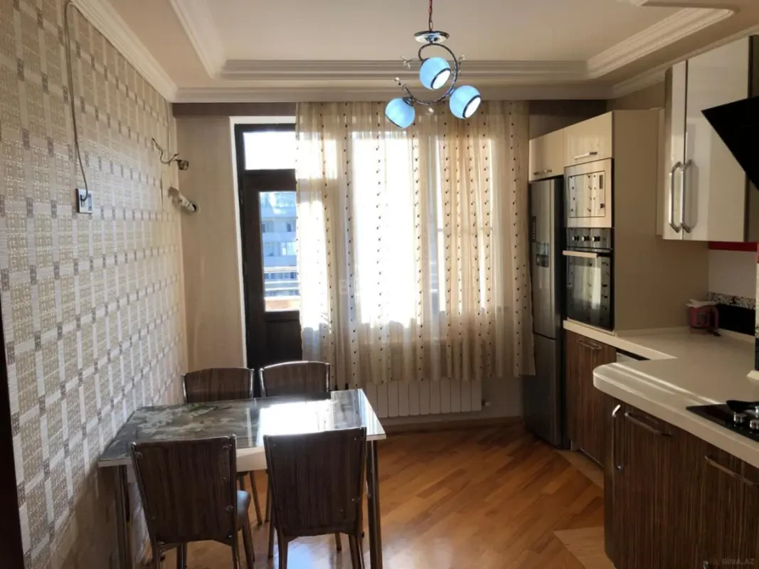 Kirayə verilir 2 otaqlı mənzil 80 m²