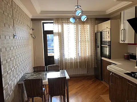 Kirayə verilir 2 otaqlı mənzil 80 m² — Bakı 2 otaq 80.00 m²