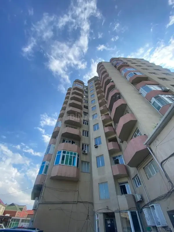 Satılır 4 otaqlı mənzil 141 m²