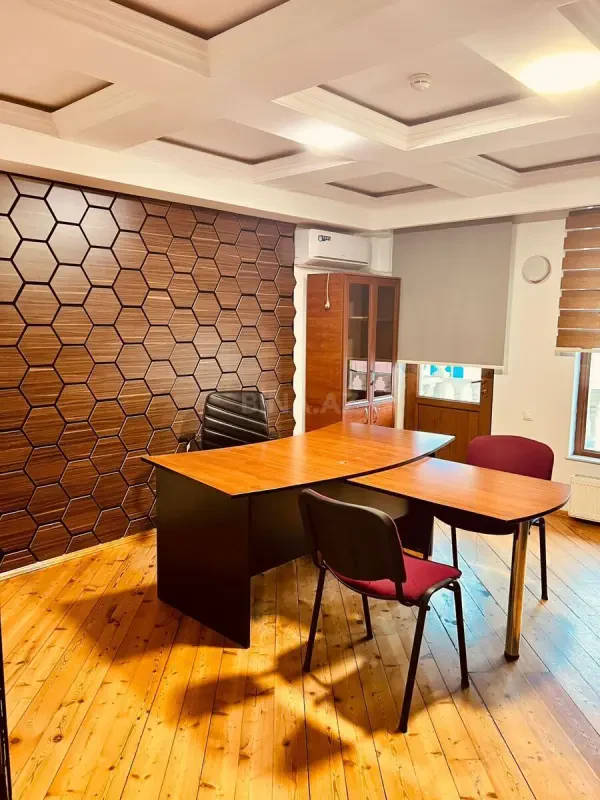 Kirayə verilir 3 otaqlı ofis 90 m²