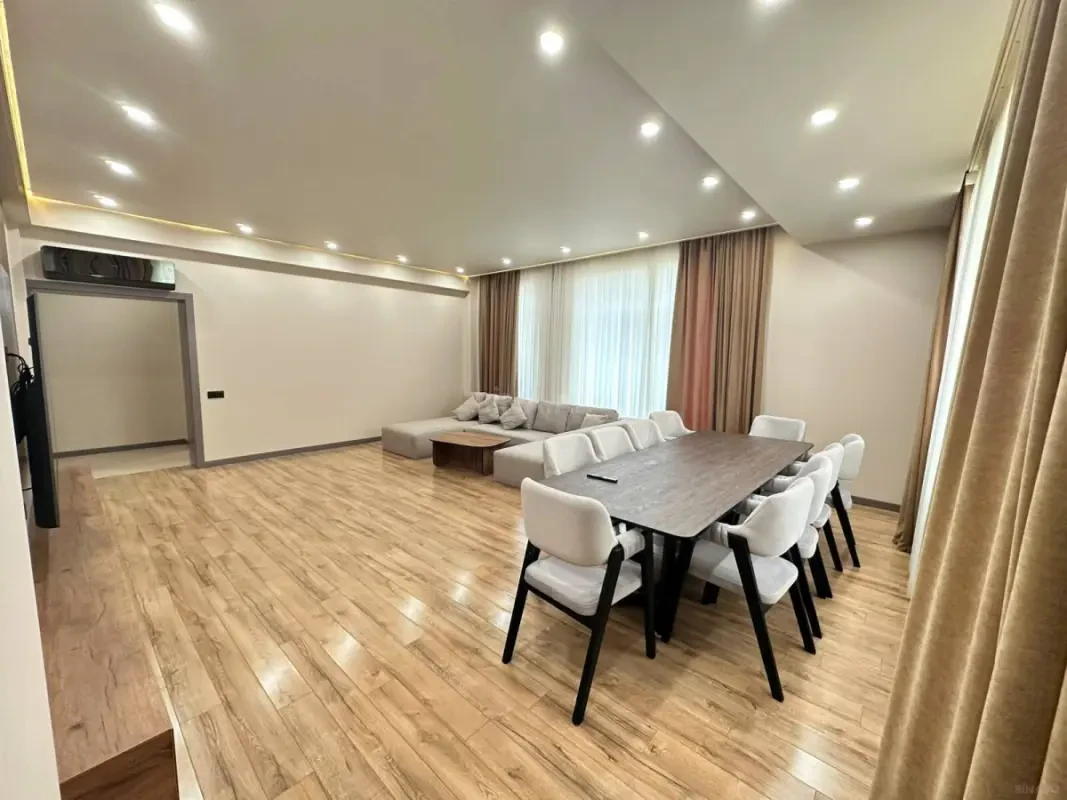 Kirayə verilir 3 otaqlı mənzil 168 m²
