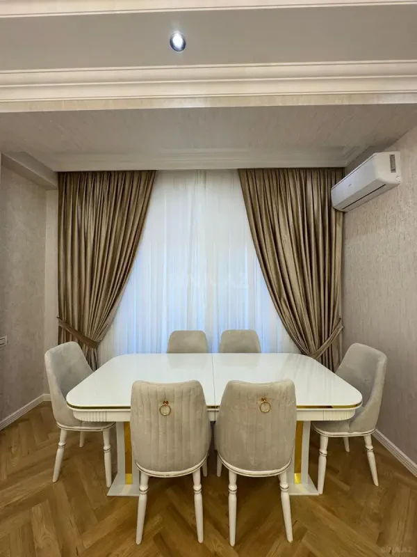 Kirayə verilir 4 otaqlı mənzil 200 m²