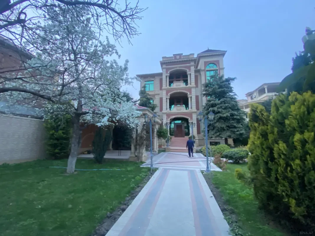 Kirayə verilir 10 otaqlı həyət evi 700 m²