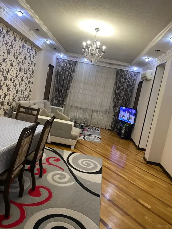 Kirayə verilir 3 otaqlı mənzil 140 m²