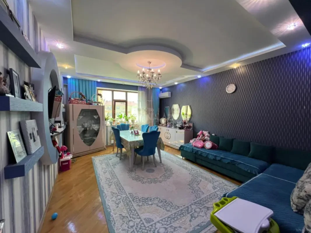 Satılır 2 otaqlı mənzil 82 m²