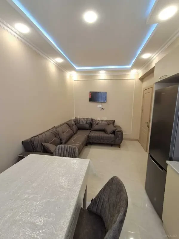 Kirayə verilir 2 otaqlı mənzil 61 m²