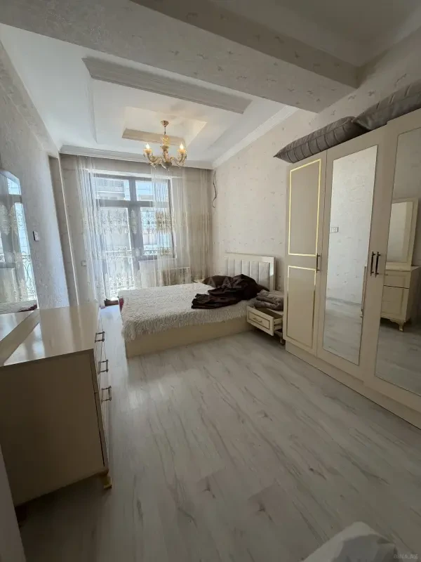 Kirayə verilir 2 otaqlı mənzil 102 m²