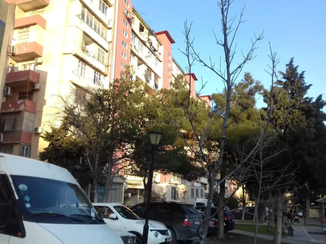 Satılır 4 otaqlı mənzil 105 m²