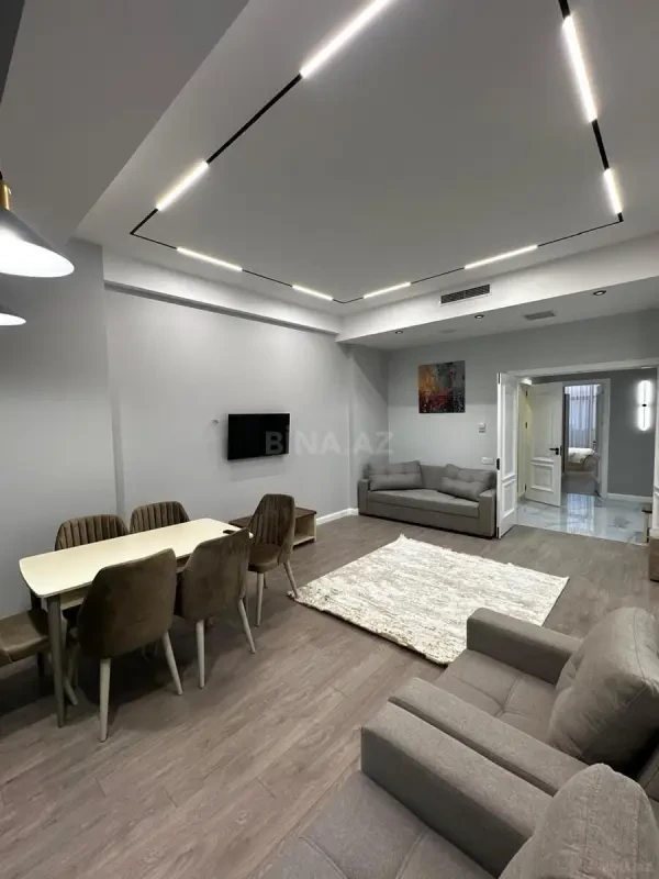 Kirayə verilir 2 otaqlı mənzil 105 m²
