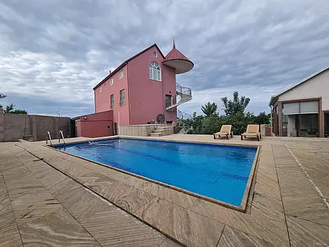 Kirayə verilir 5 otaqlı həyət evi 300 m² — Bakı, Novxanı 5 otaq 300.00 m²