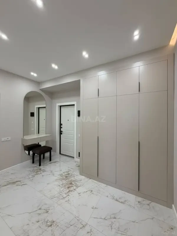 Satılır 2 otaqlı mənzil 68 m²