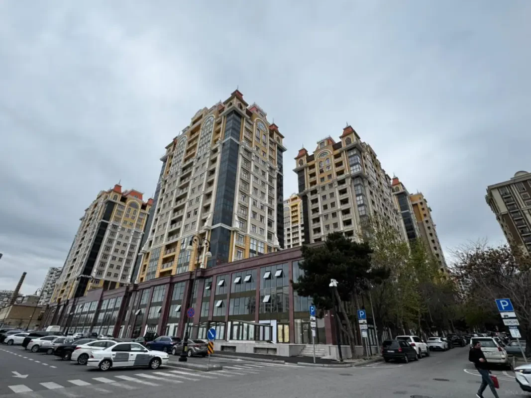 Satılır 3 otaqlı mənzil 113 m²