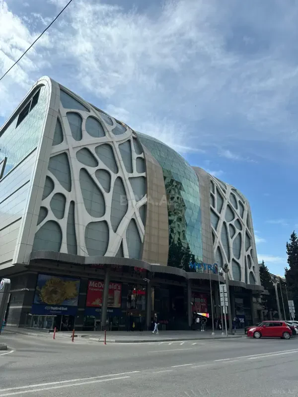 Satılır 3 otaqlı mənzil 145 m²