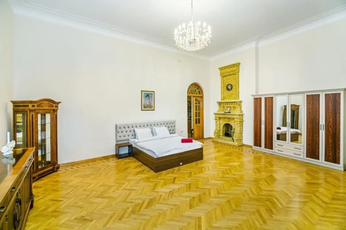 Kirayə verilir 4 otaqlı mənzil 180 m²