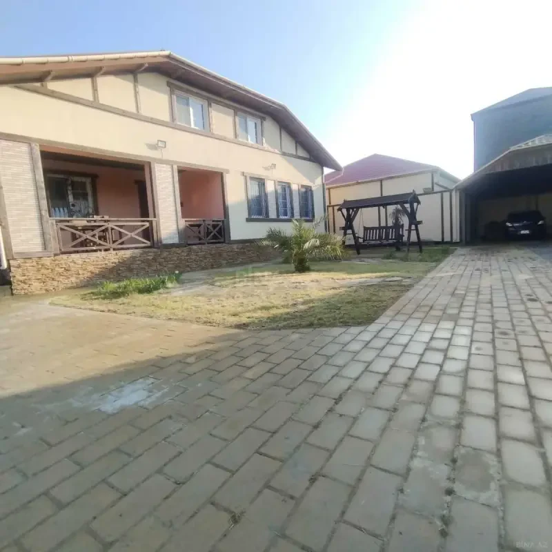 Satılır 8 otaqlı həyət evi 220 m²