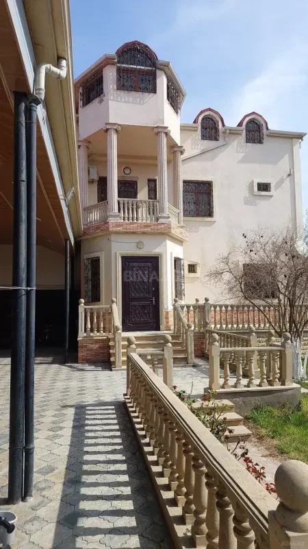 Satılır 7 otaqlı həyət evi 310 m²