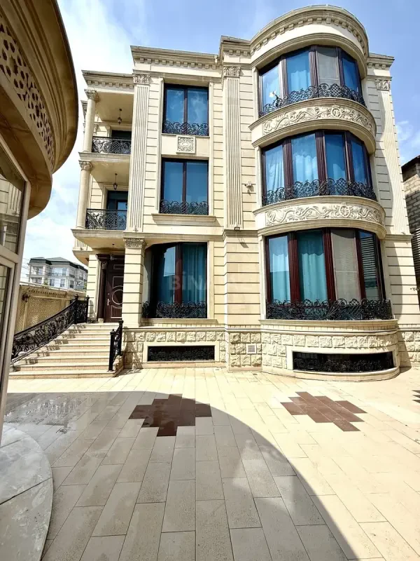 Satılır 7 otaqlı həyət evi 800 m²