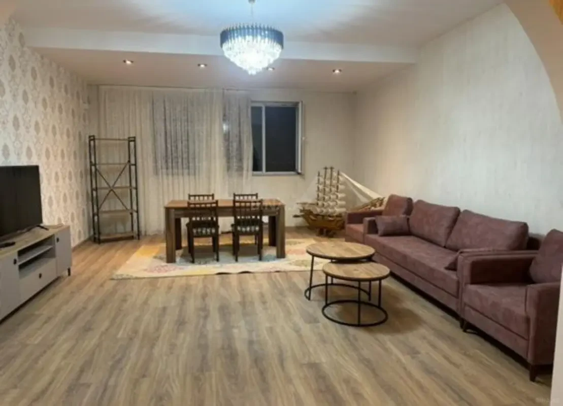 Kirayə verilir 4 otaqlı mənzil 200 m²