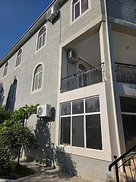 Kirayə verilir 7 otaqlı həyət evi 700 m² — Bakı, Badamdar 7 otaq 700.00 m²