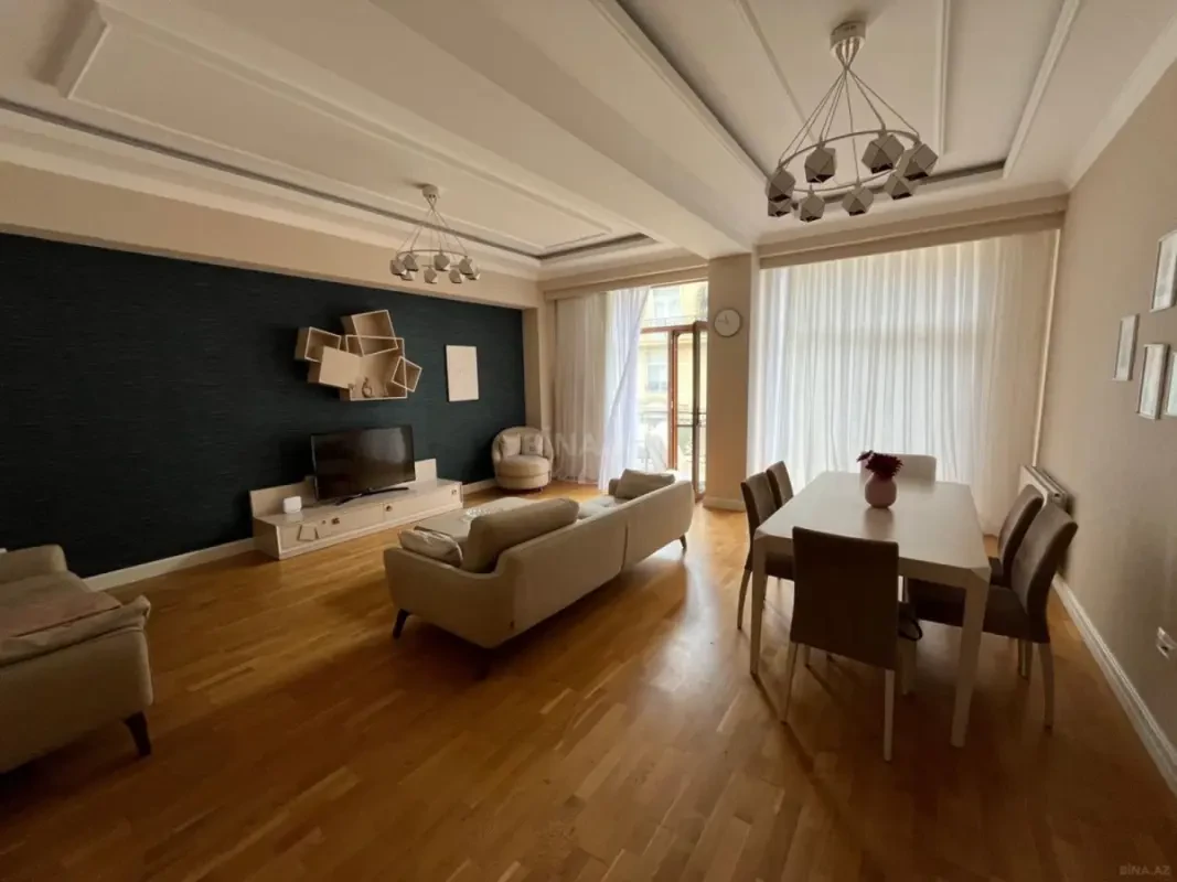 Kirayə verilir 3 otaqlı mənzil 132 m²