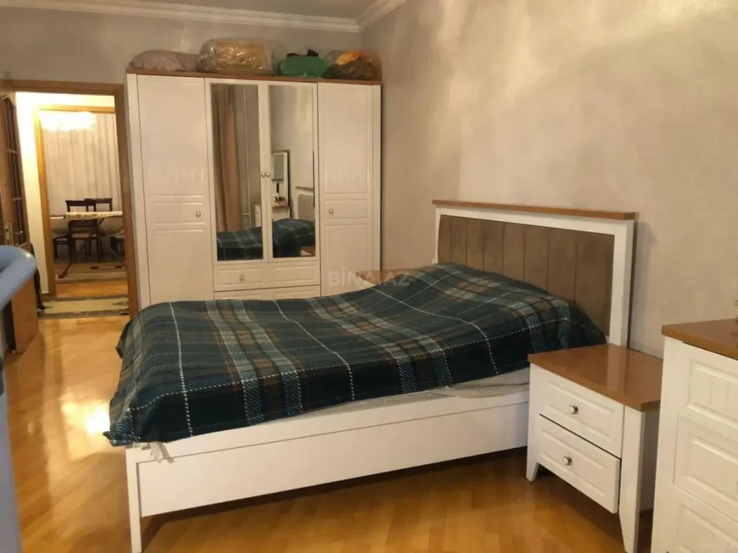 Kirayə verilir 4 otaqlı mənzil 130 m²